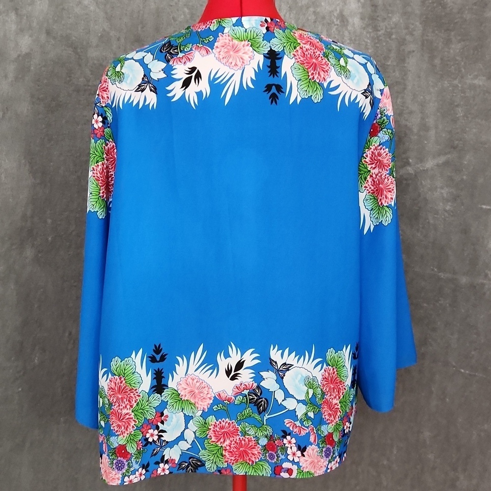 Lavender & Honey floral lightweight top size large - Picture 3 of 10